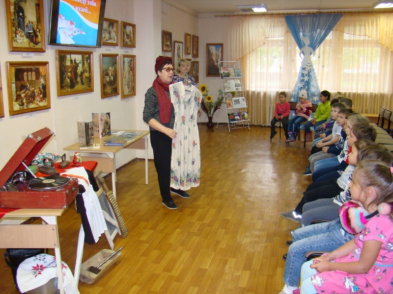 Новые экспонаты пополнили Музей русского быта в детском саду в Красноармейске